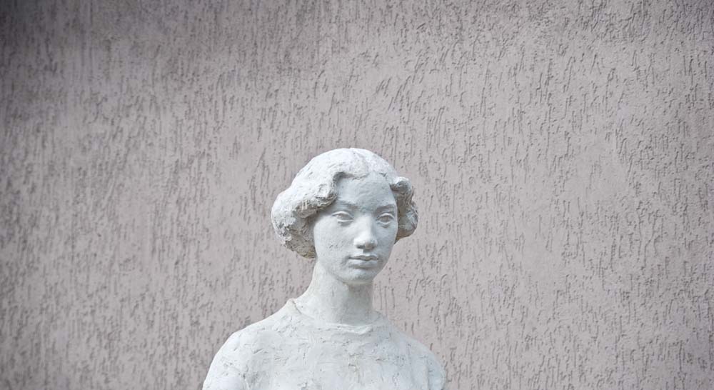  Alina Szapocznikow, "Dziewczyna z książką", 1953, Muzeum Warmii i Mazur Olsztyn, fot. A. Zgirska 